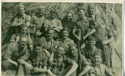 Innes Sutherland in an army group photograph