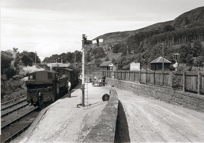Dornoch Light Railway photographs - Dornoch train at the Mound