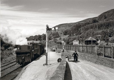 Dornoch Light Railway photographs - Dornoch train at the Mound