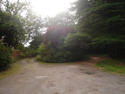 Burghfield House Hotel state of drive turning circle  north side 2008