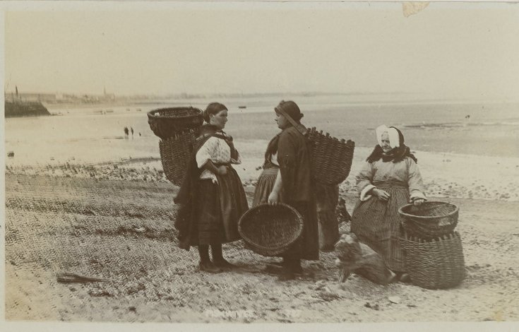 Fishing scenes around Scotland - Fisherwomen with creels - Historylinks ...