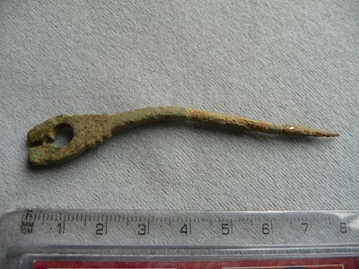 Copper alloy pin from an annular brooch