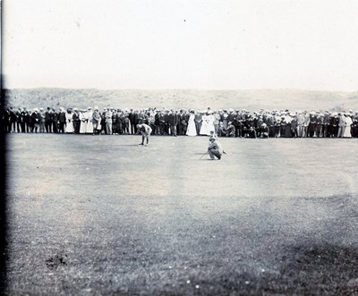 Early tournament with large group of spectators