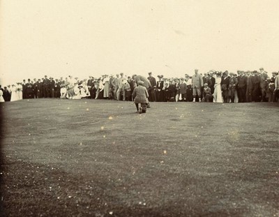A large crowd of spectators c 1900