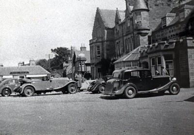 An assembly of cars at the Sutherland Arms Hotel