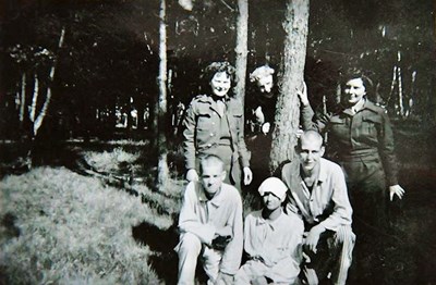 Sister Marion Murray with survivors of Belsen