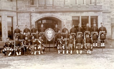 5th Seaforth Highlanders in front of Sutherland Arms Hotel