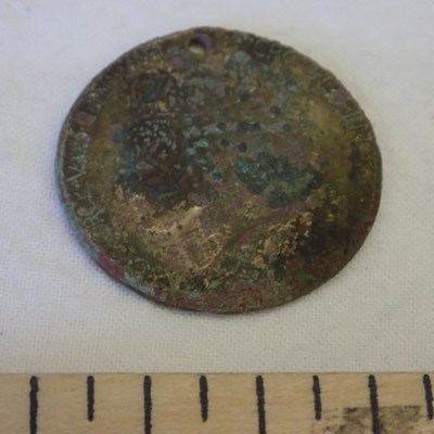 Commemorative coin found at Dalnamain
