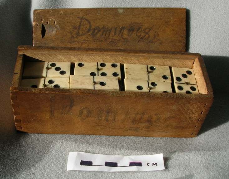 Set of dominoes