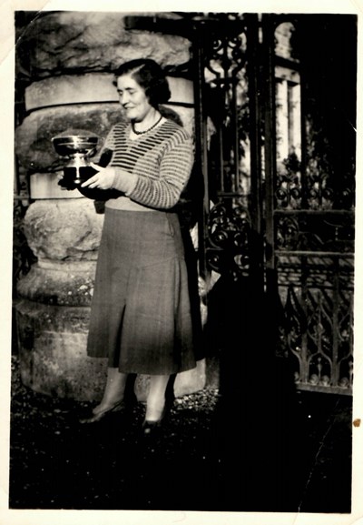 Monochrome photograph of Agnes Davidson