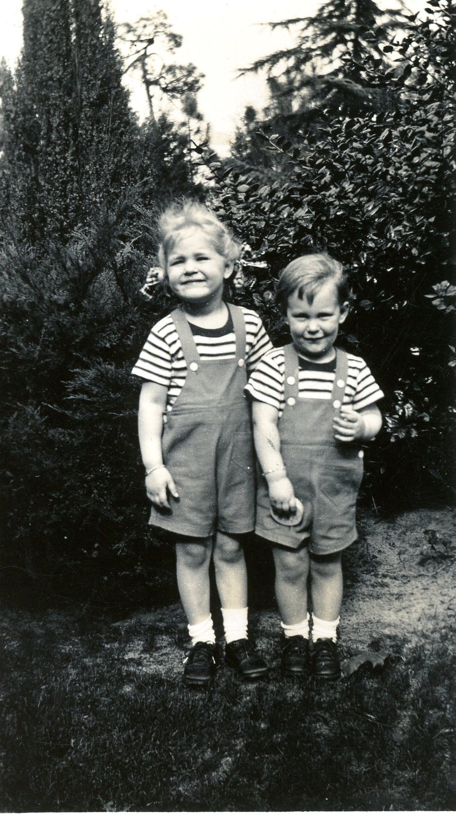 Monochrome photograph of Susan and Janet Pippitt