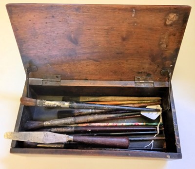 Wooden box containing palette knife and brushes of various size