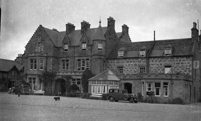 Sutherland Arms Hotel with cars parked in front