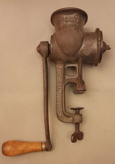 Metal meat mincer