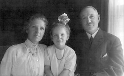 Donald Ross photos - Janet, Lillian and Donald Ross