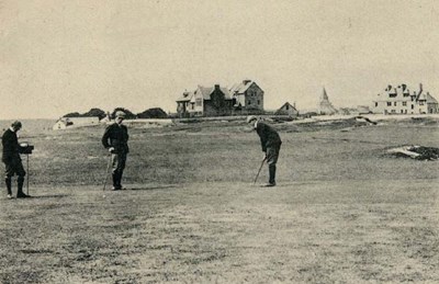 Early photograph of golfers