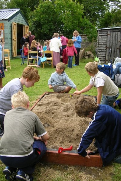 Historylinks Museum Childrens' Mock Archaeology dig 2008