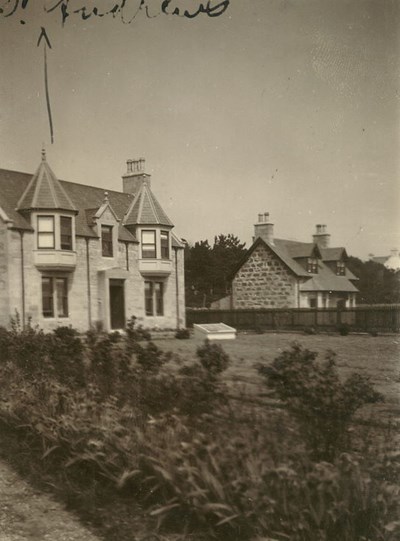 Photograph of house with annotation St Andrews