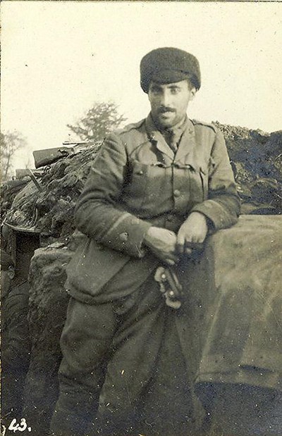 Lt. Robert Money and No.1 Machine Gun