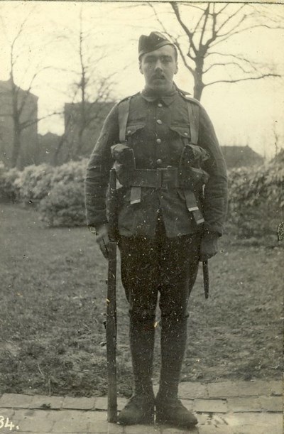 Private Cairns decorated for gallantry in the field