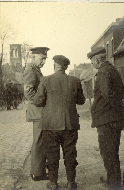 Brigadier General Pinney and the Mayor of Doulieu