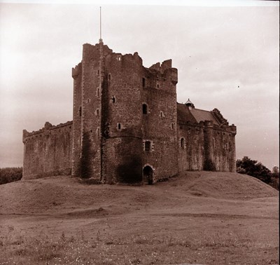 Further view of  ruined castle at Doune 