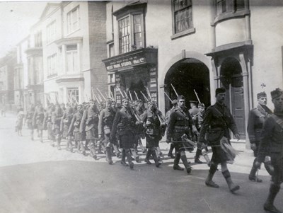 5th Seaford Highlanders leaving Bedford for France