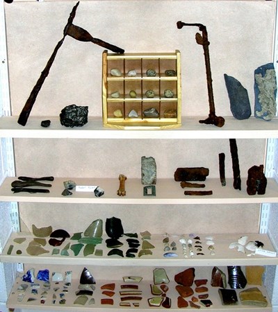 Dornoch Primary 6 display of finds at Meikle Ferry North site