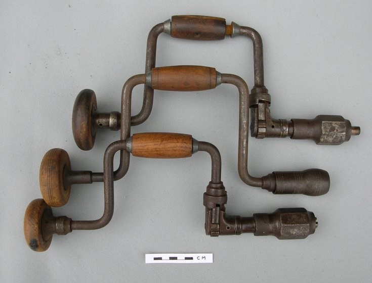 Hand bit brace