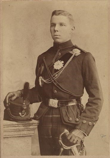 Cameronians officer in doublet and trews