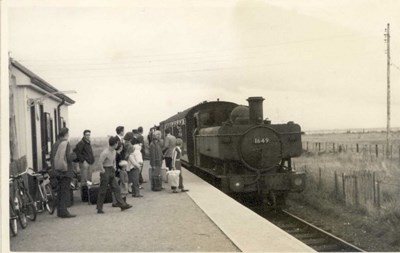 Train arriving at Embo Station