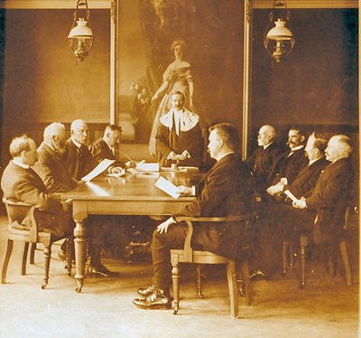 Burgh Council meeting, 1910